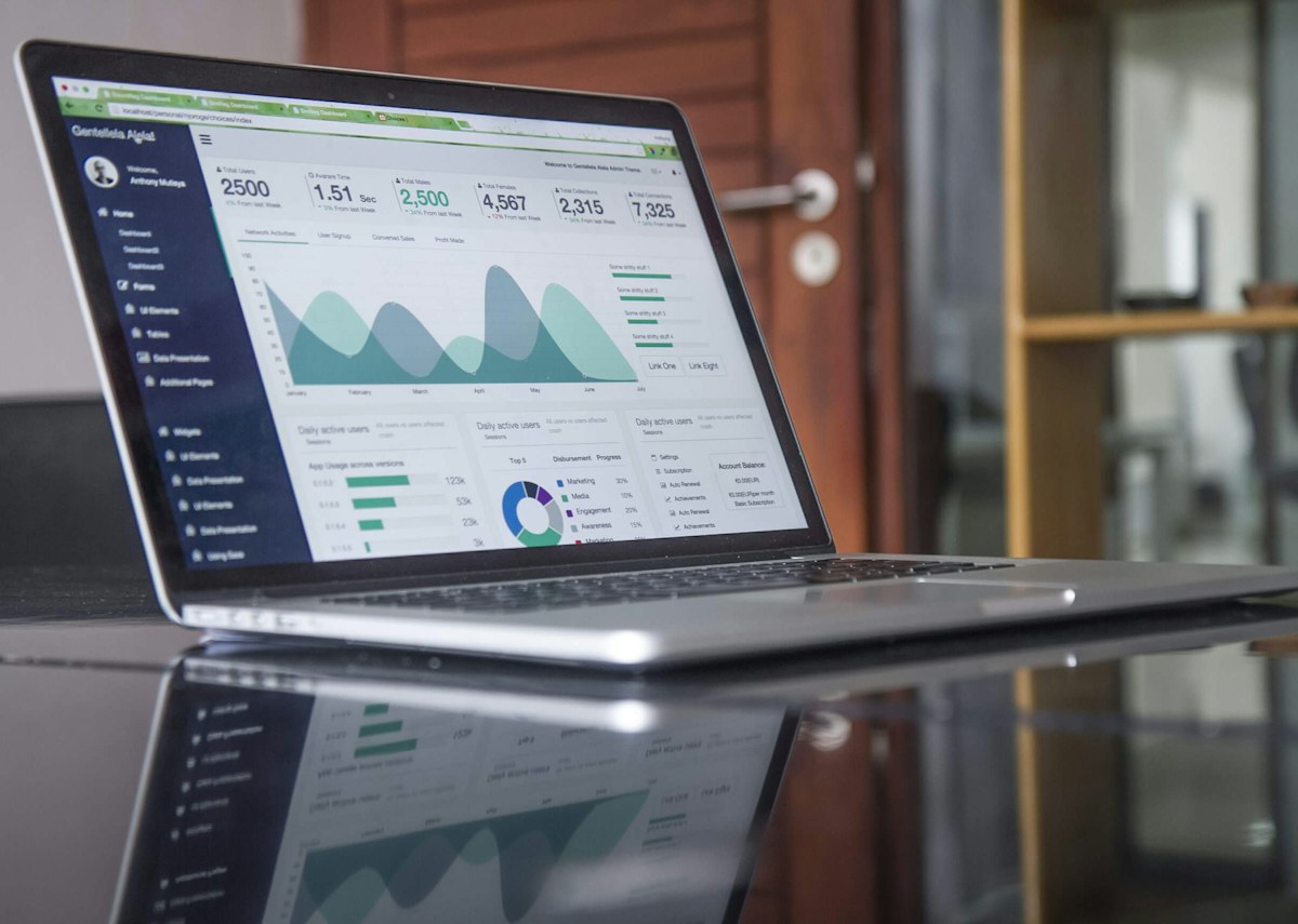 Análise de indicadores de marketing num portátil